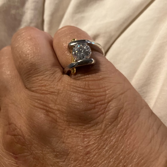 Contemporary AAA quality cubic zirconia, gold and silver ring. New. - Picture 2 of 4